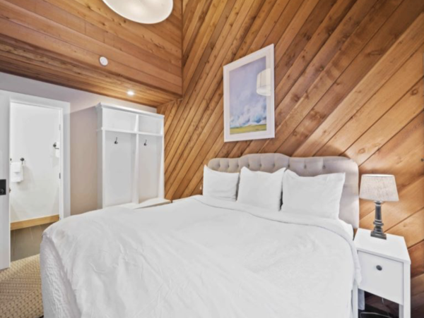 Beaver Creek Luxury Vacation Accommodation 200 Yard to Lift